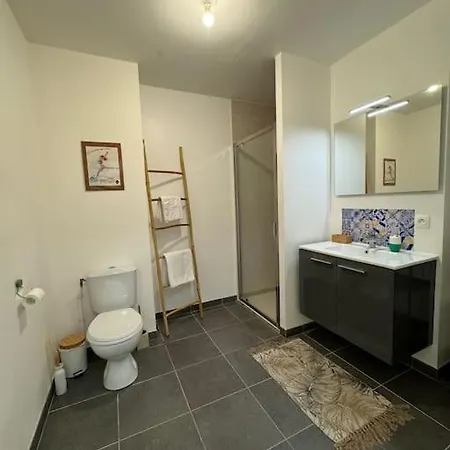 Spacieux Avec Terrasse Lägenhet